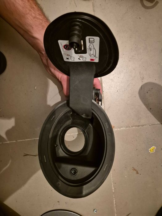 otwieranie wlewu baku paliwa Chrysler Pacyfica 2018 hybryda