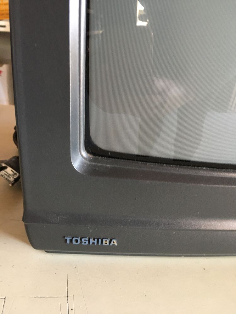 Televisão TOSHIBA a cores modelo 1400 RT