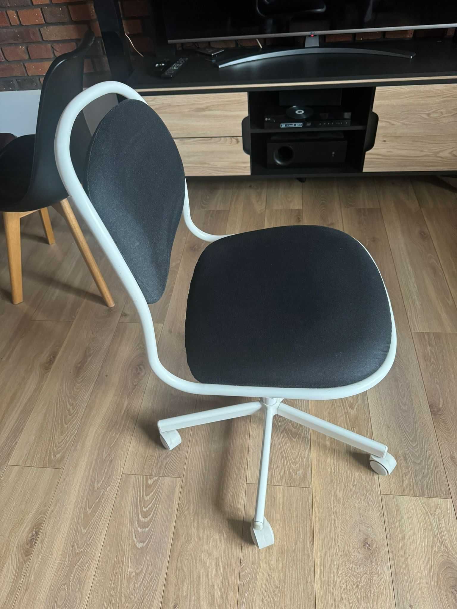 Dziecięce krzesło OFRJALL z Ikei czarne białe JAK NOWE
