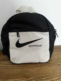Malutki plecaczek Nike Futura