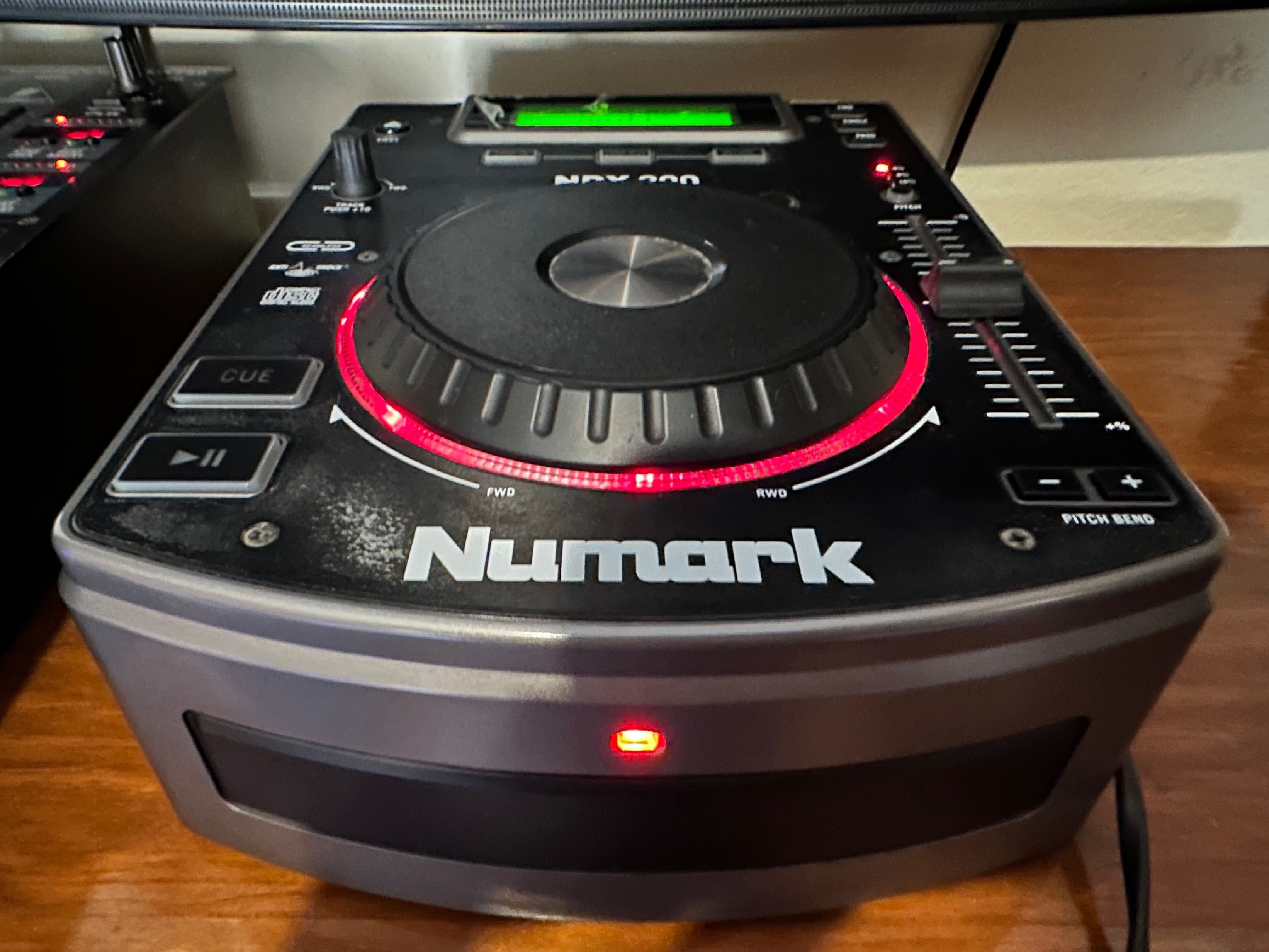 2 Cdjs numark ndx 200 bom estado