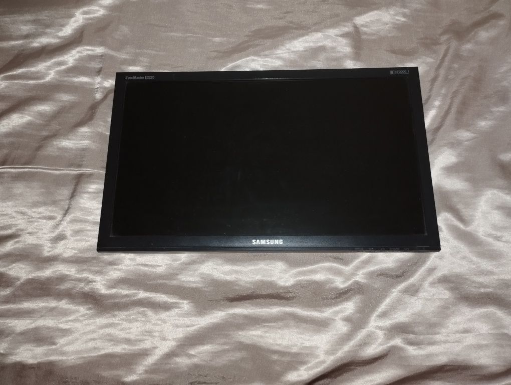 Монитор Samsung SyncMaster E2220 (22")