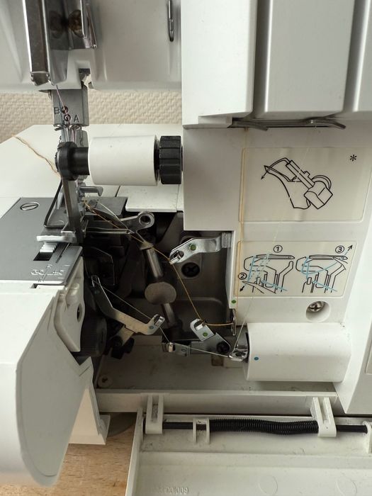 Maszyna do szycia Husqvarna Huskylock S15