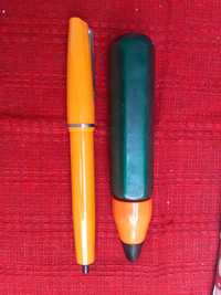 Piórnik PRL (ołówek)plus duży długopis w stylu Wałęsy