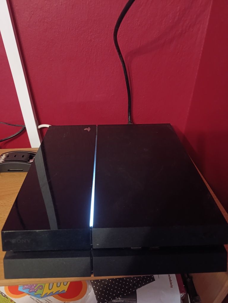 Ps4 500 GB, pad, okablowanie i 6 gier