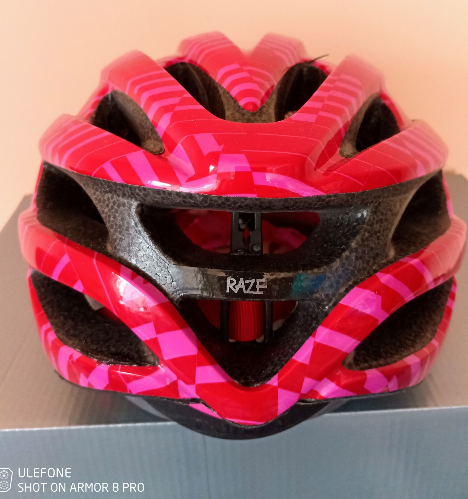 Kask rowerowy Giro Raze ,nowy
