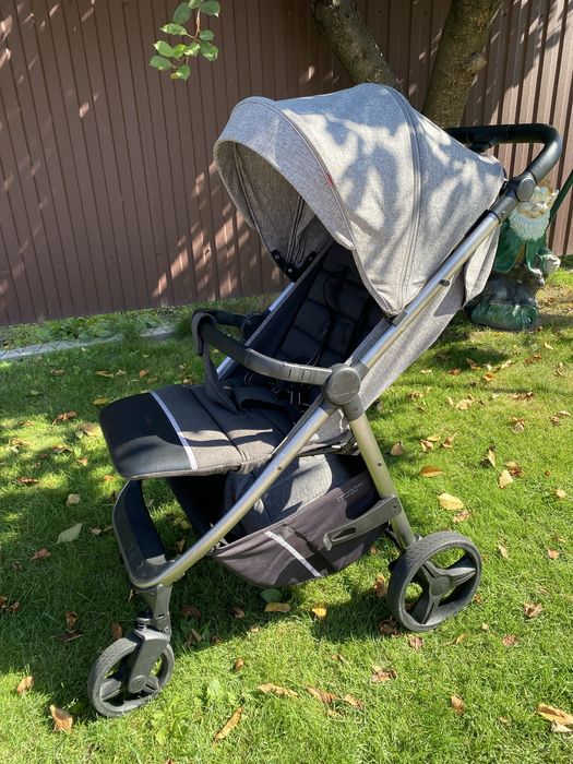 Прогулянкова коляска Carrello Bravo Plus Дитячий візок