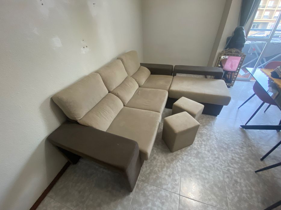 Sofá 3 lugares + long chaise + banquetas