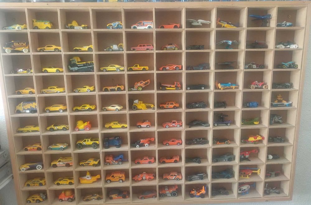 100Hotwheels + moldura
