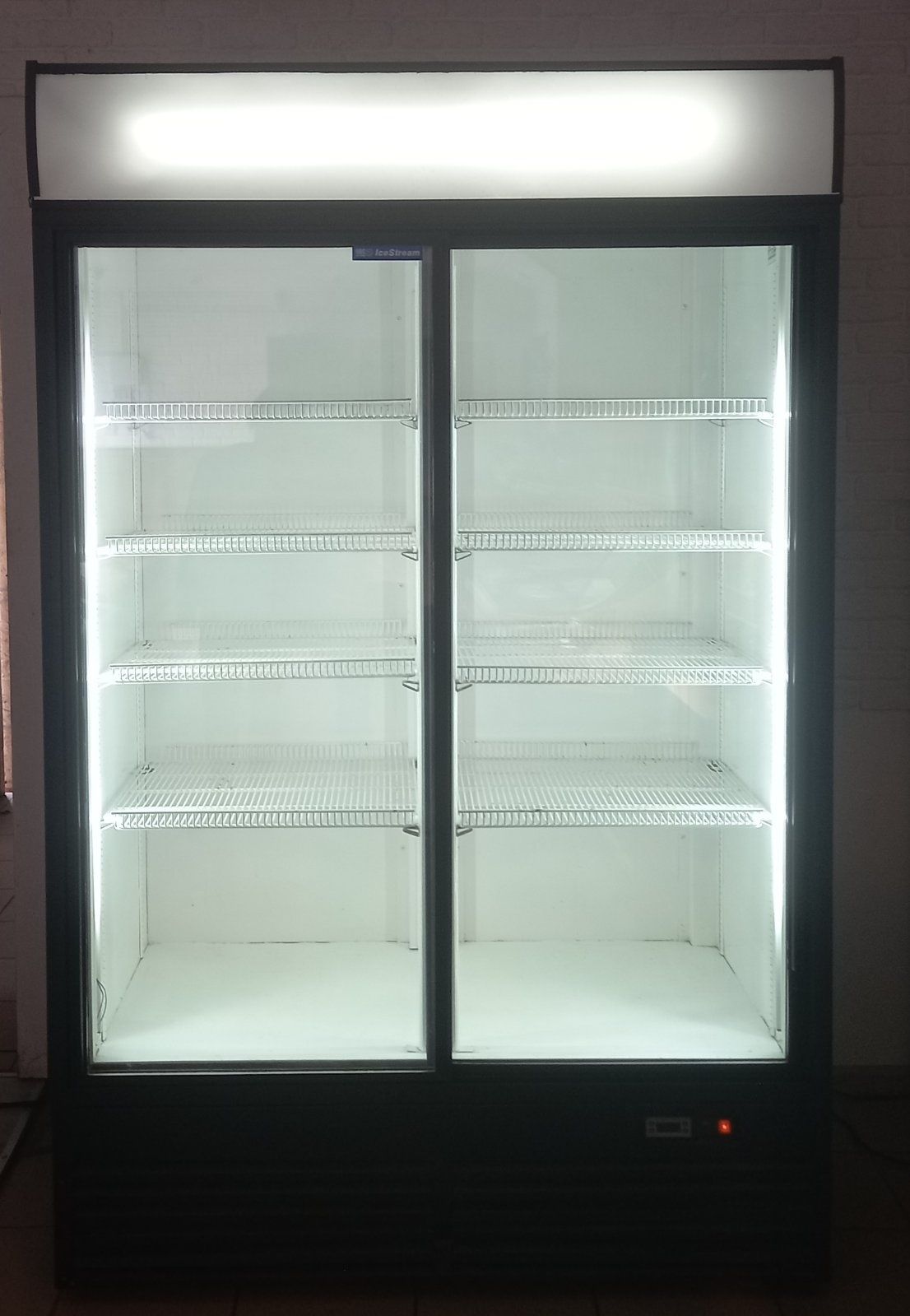Продам витрина морозилка морозильна шафа