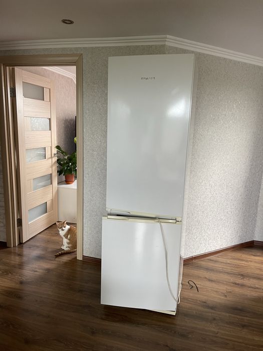 Продам холодильник в хорошову стані SNAIGE ICE LOGIE clasik A+