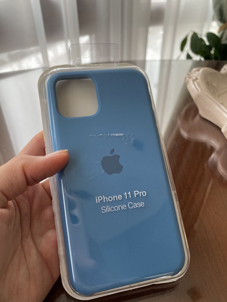 Чехол на iPhone 11 Pro, голубой