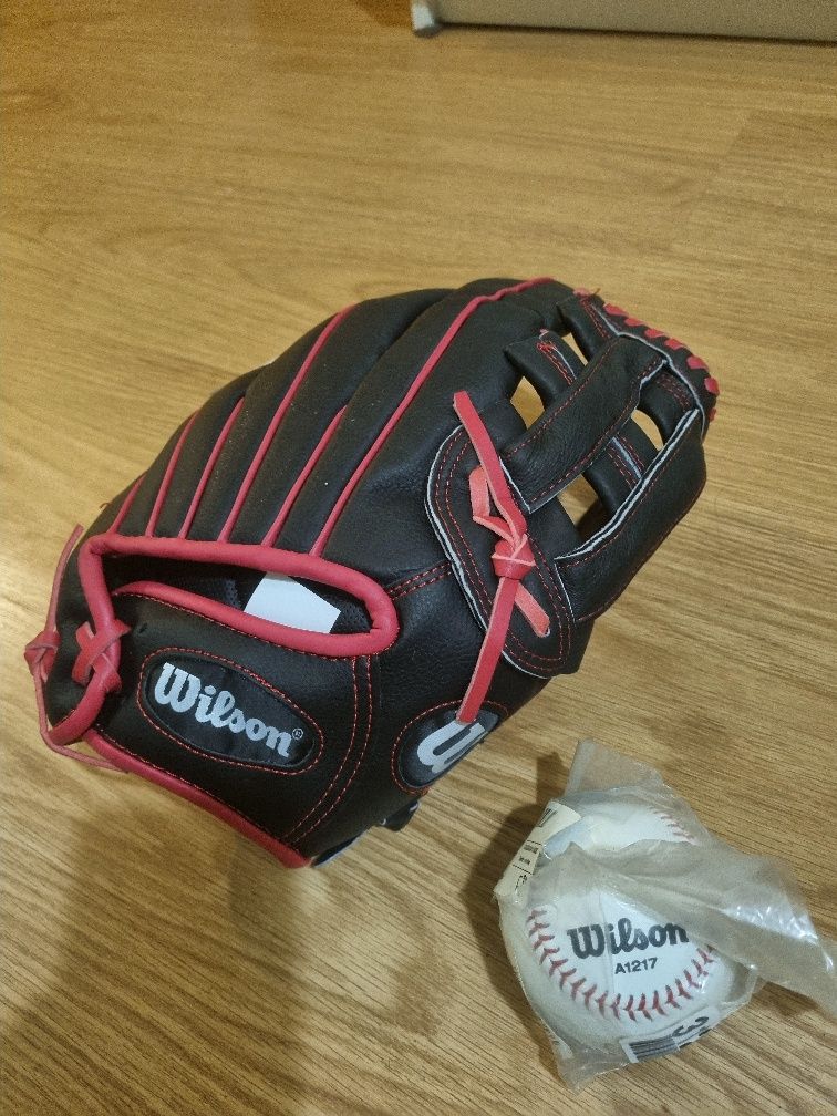 Luva basebol e bola wilson
