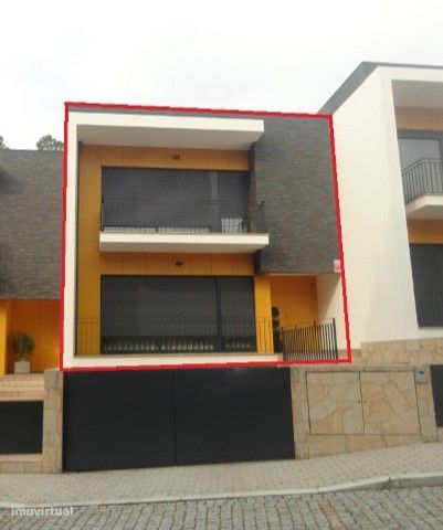 Moradia Geminada T4 com 3 Pisos e Jardim – Adães, Barcelos