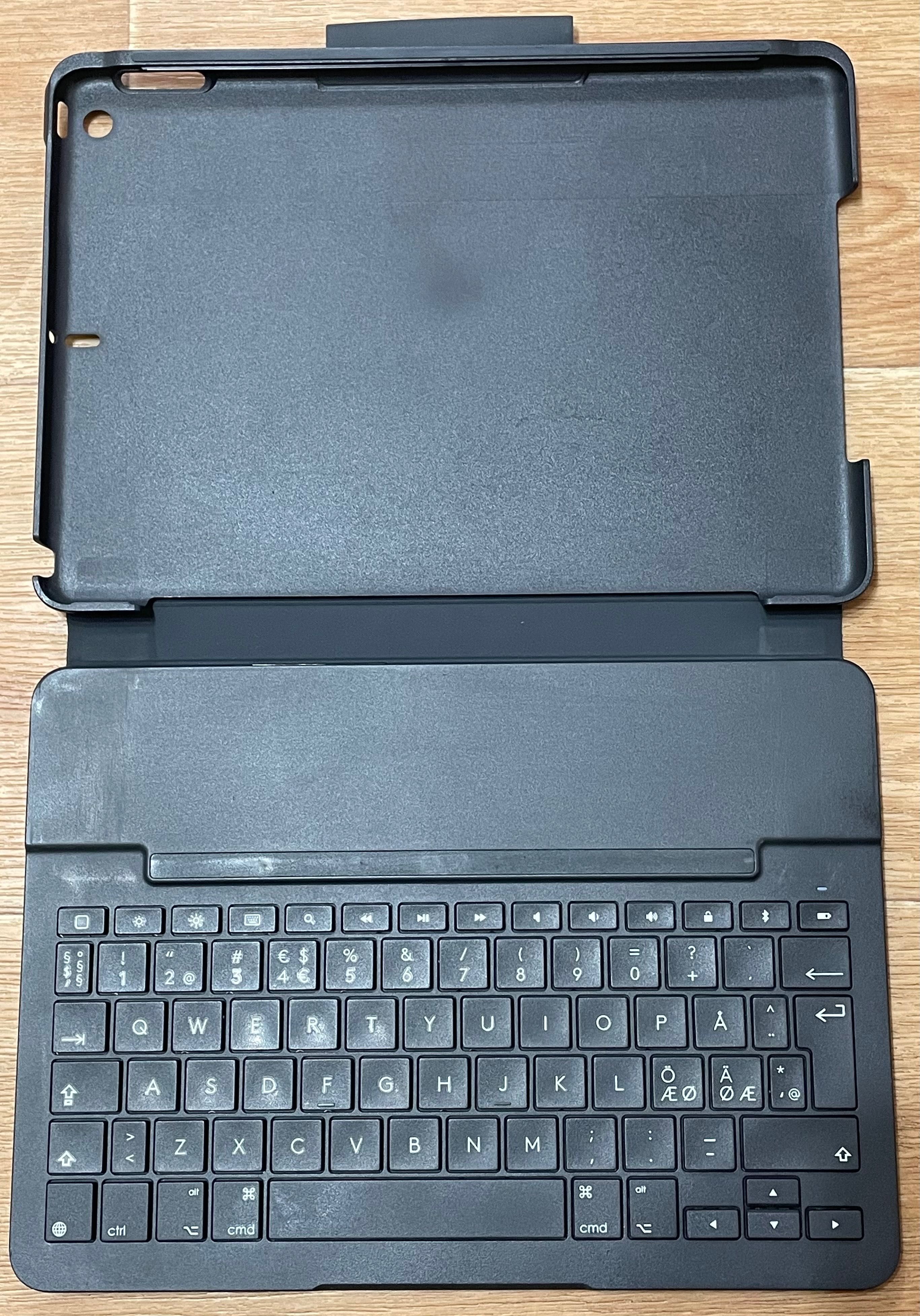 Чехол-клавиатура для iPad 10.2" (2019, 2020, 2021) Logitech Slim Folio