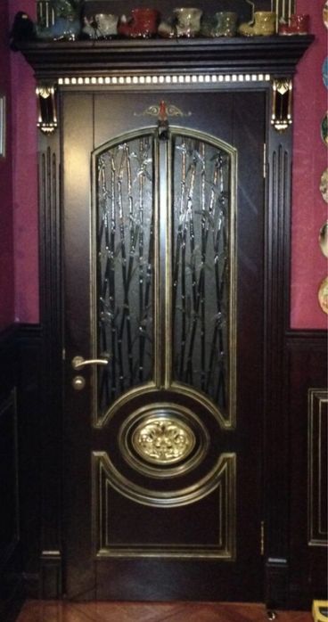 Двері дубові деревьяні  масивні. З коробками і лиштвою.