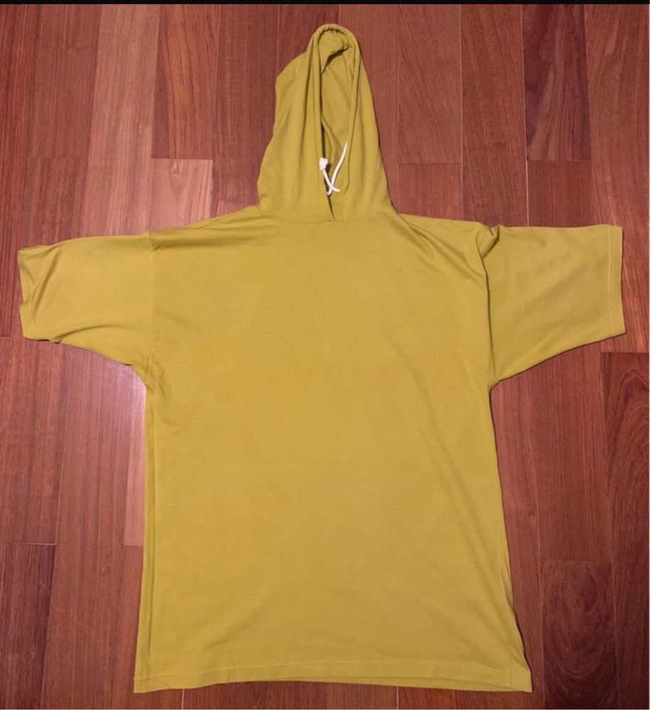 T shirt com capuz