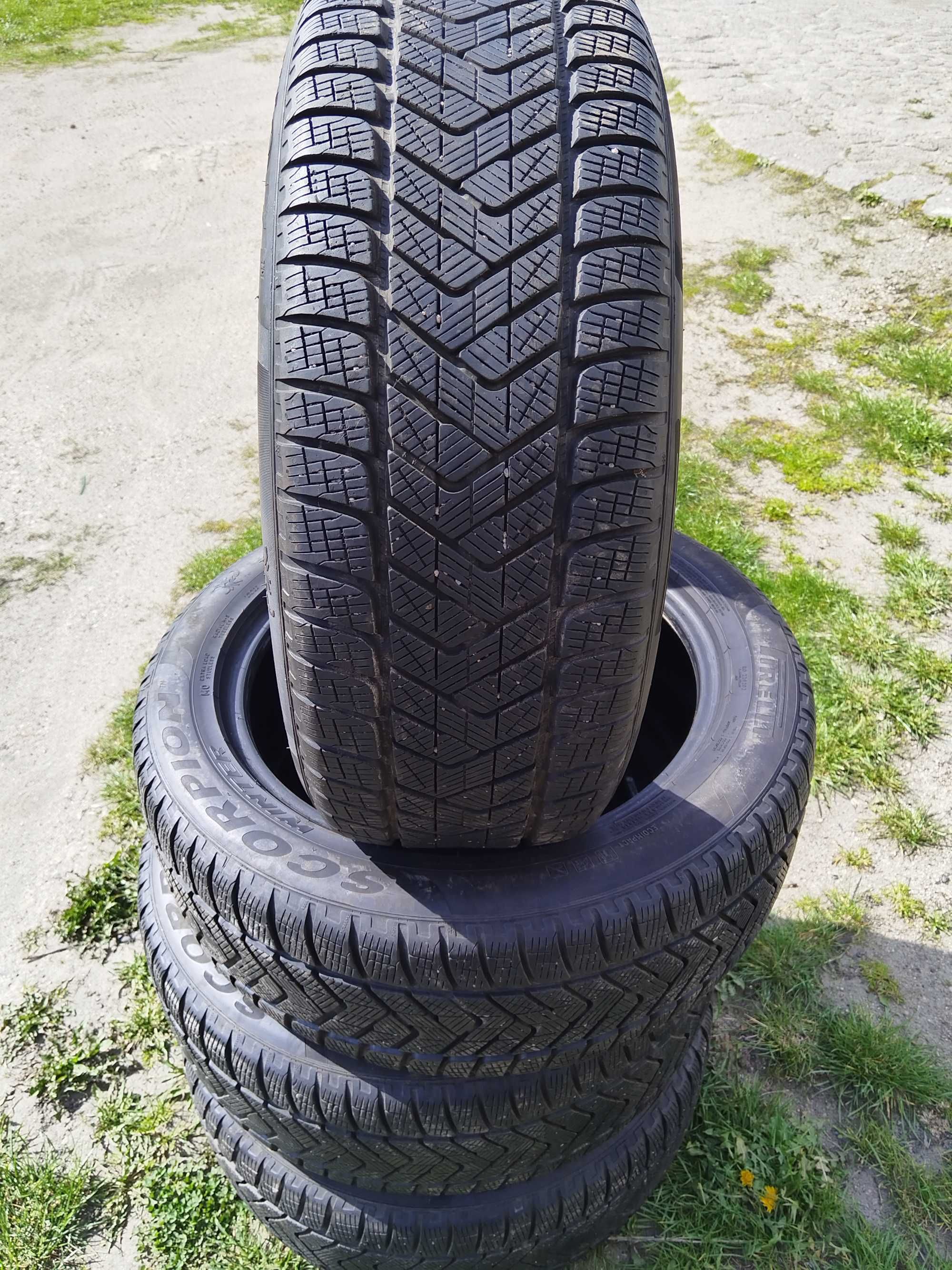 Opony zimowe Pirelli 235/50R18 4szt