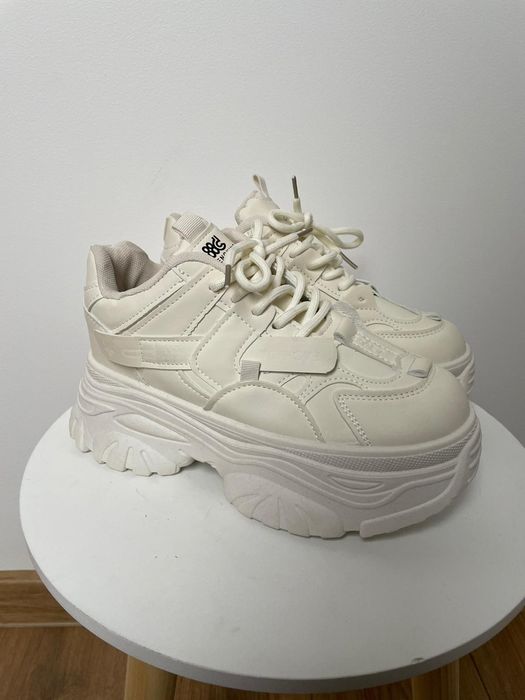Nowe białe sneakersy na platformie rozmiar 38