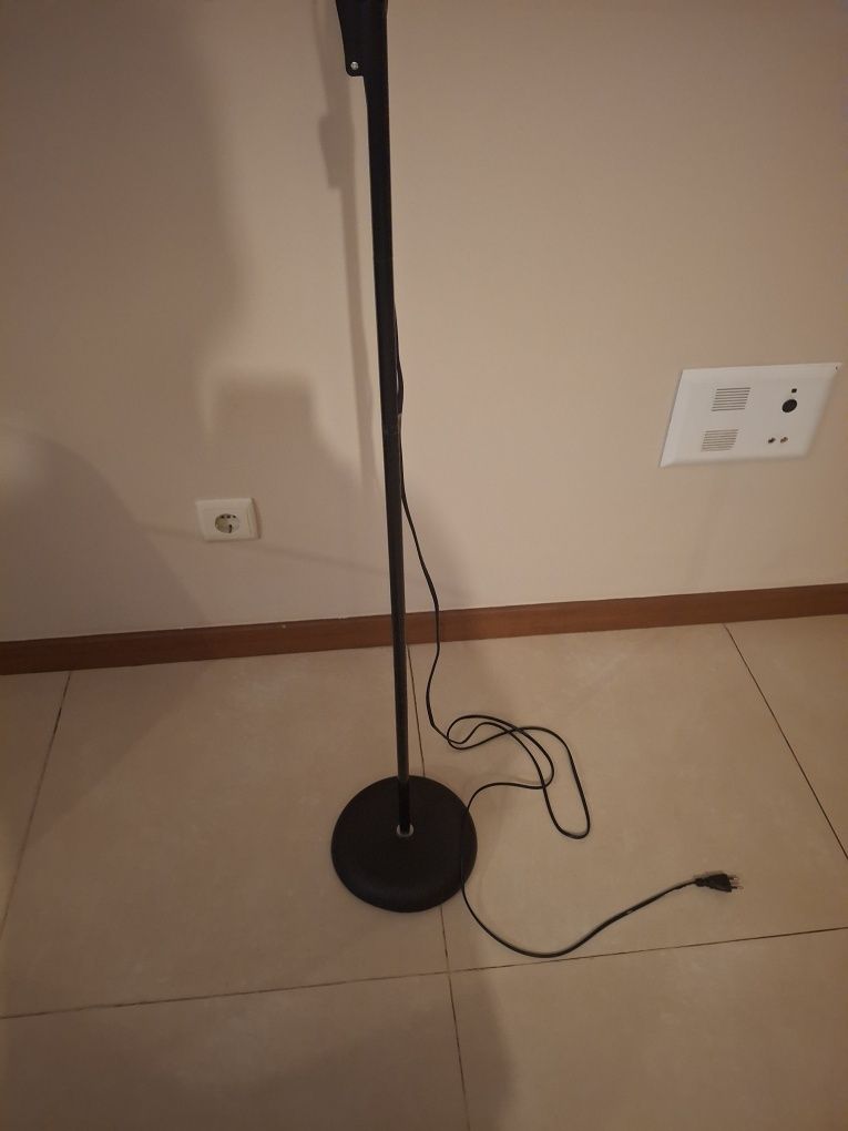 Candeeiro de pé alto 1,80m