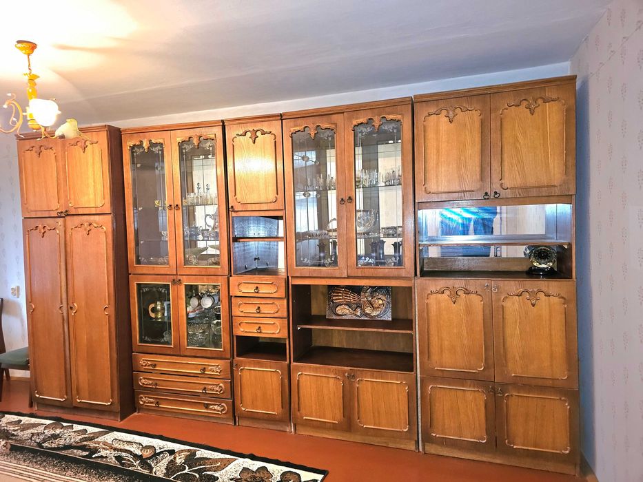 двох кімнатна квартира ПІВ-ЗАХІД меблі та побутова техніка. Валєріч