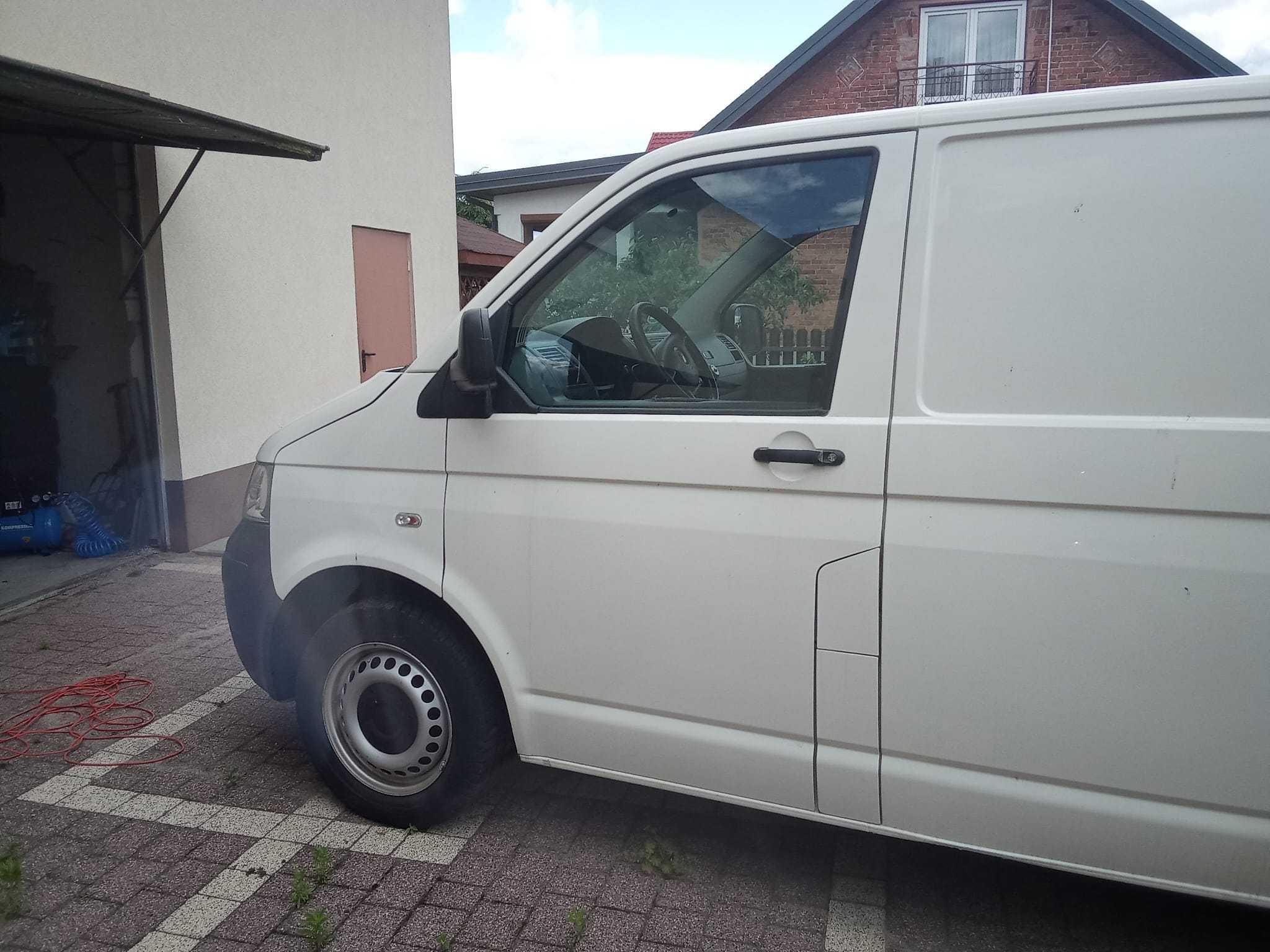 Sprzedam busa Vw t5 1.9