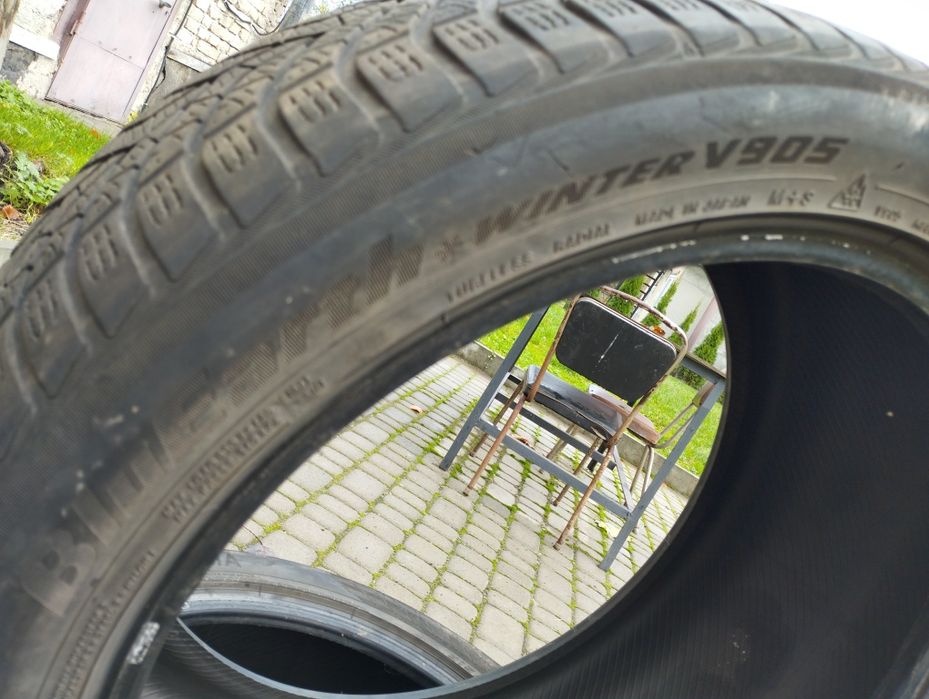 Шини на BMW X5 Yokohama Blue Earth r20  275/40  Зимові 6-7 мм