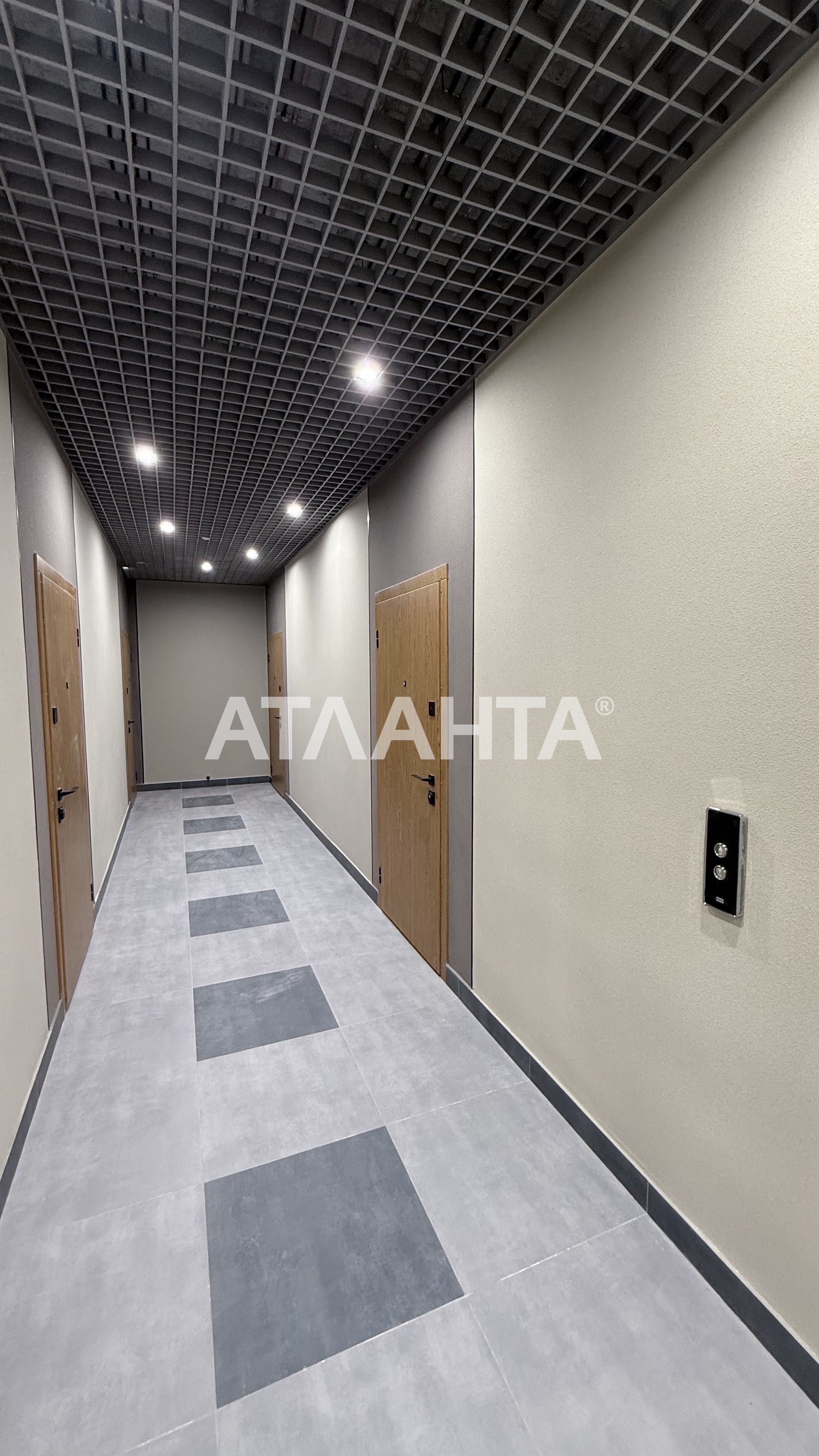 В продаже 3 комнатная кв панорамные окна центр города М Арнаутская