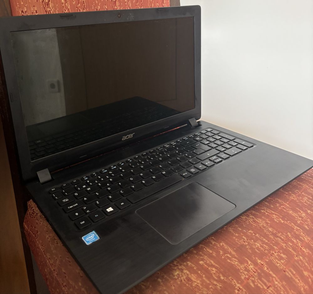 computador acer preto