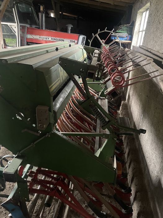 Agregat uprawowo-siewny; rozsiewacz; pług; talerzówka