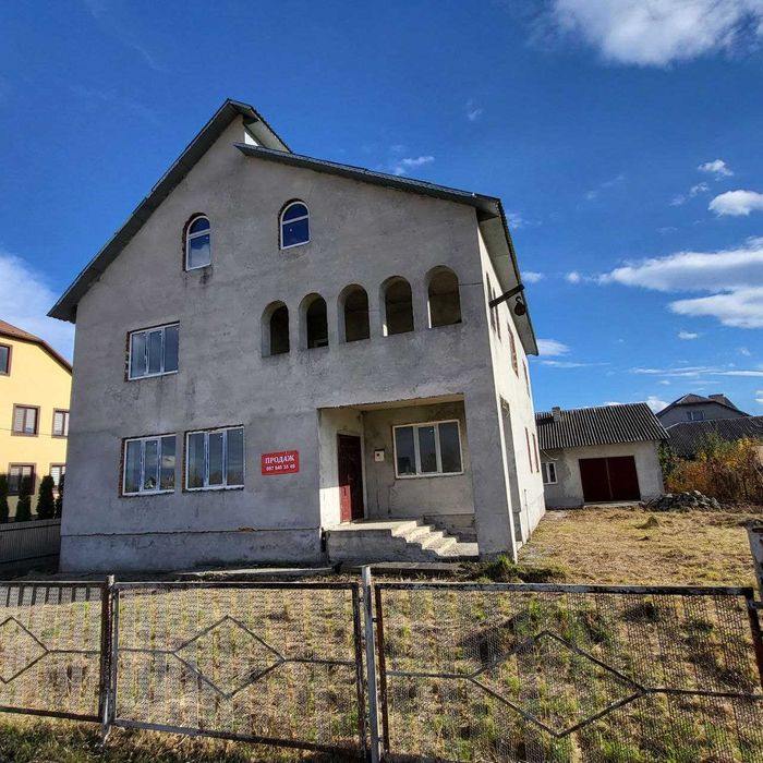 Продаж 2 поверхового будинку з літньою кухнею, гаражем та госп. приміщ