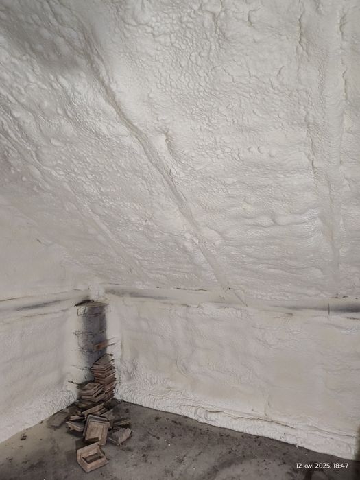Ocieplanie pianą PUR, izolacje natryskowe pianką PUR