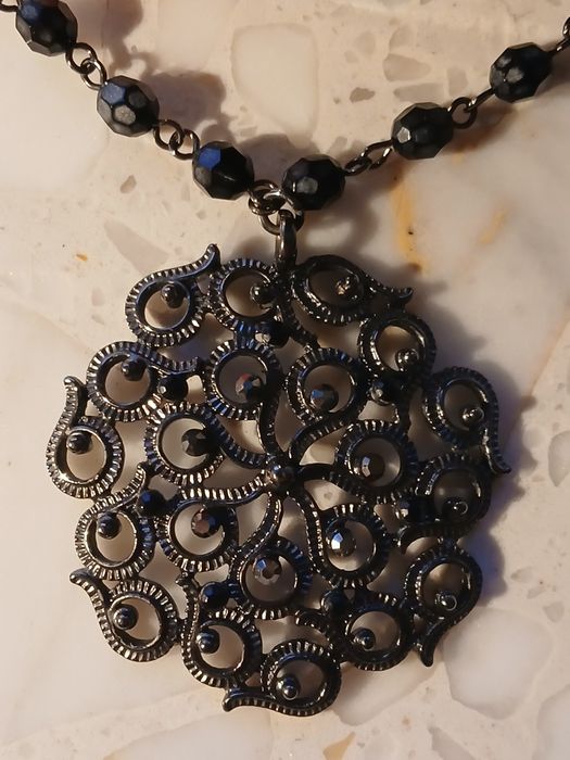 Wibo róż do policzków i naszyjnik
Róż do policzków w wyjątkowej, 3D fo