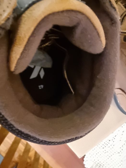 Botas em couro, Novas. Tamanho 42.