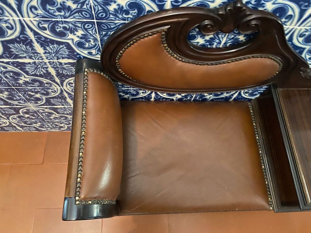 Vendo este móvel com apoio para sentar