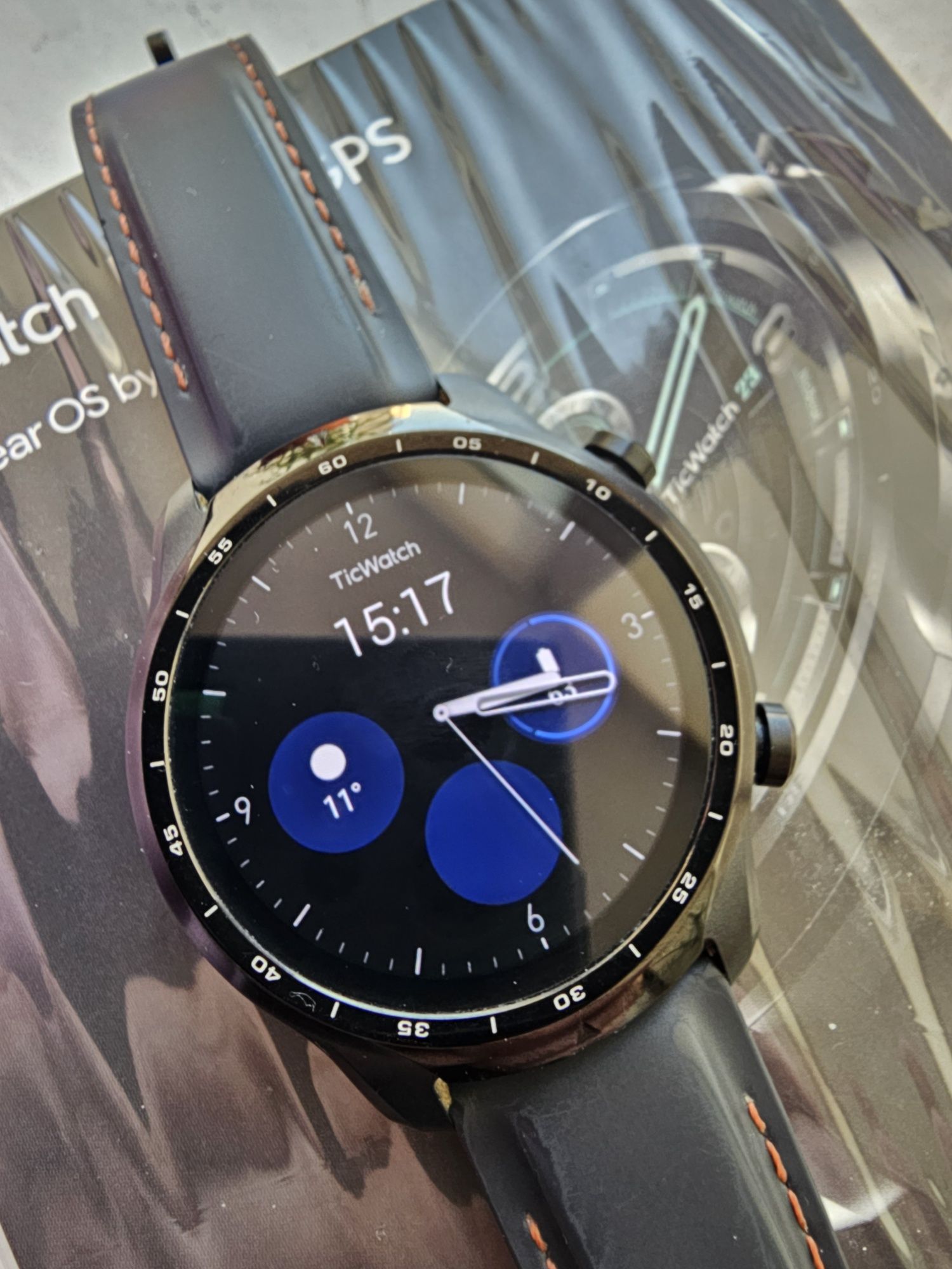 Умные часы TicWatch Pro 3.