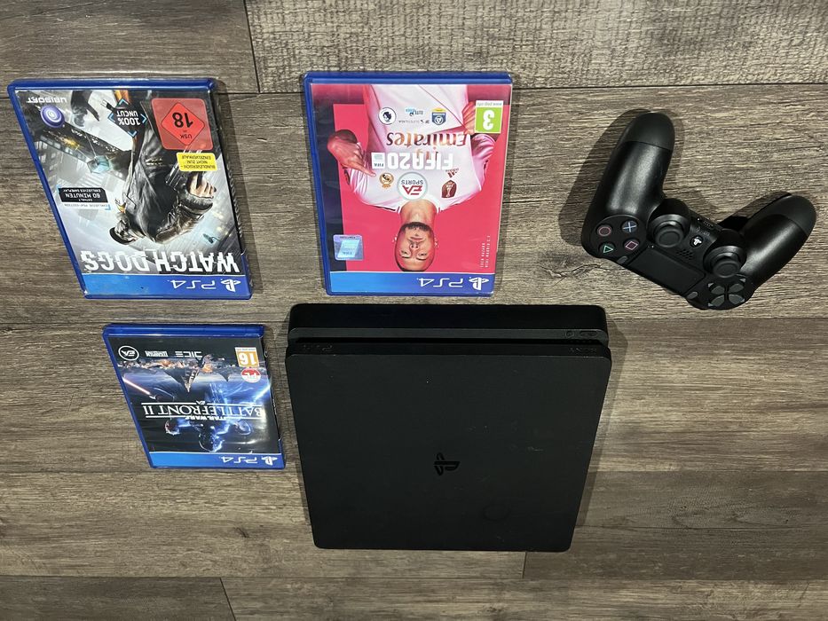 Konsola ps4 slim , pad Sony + gry