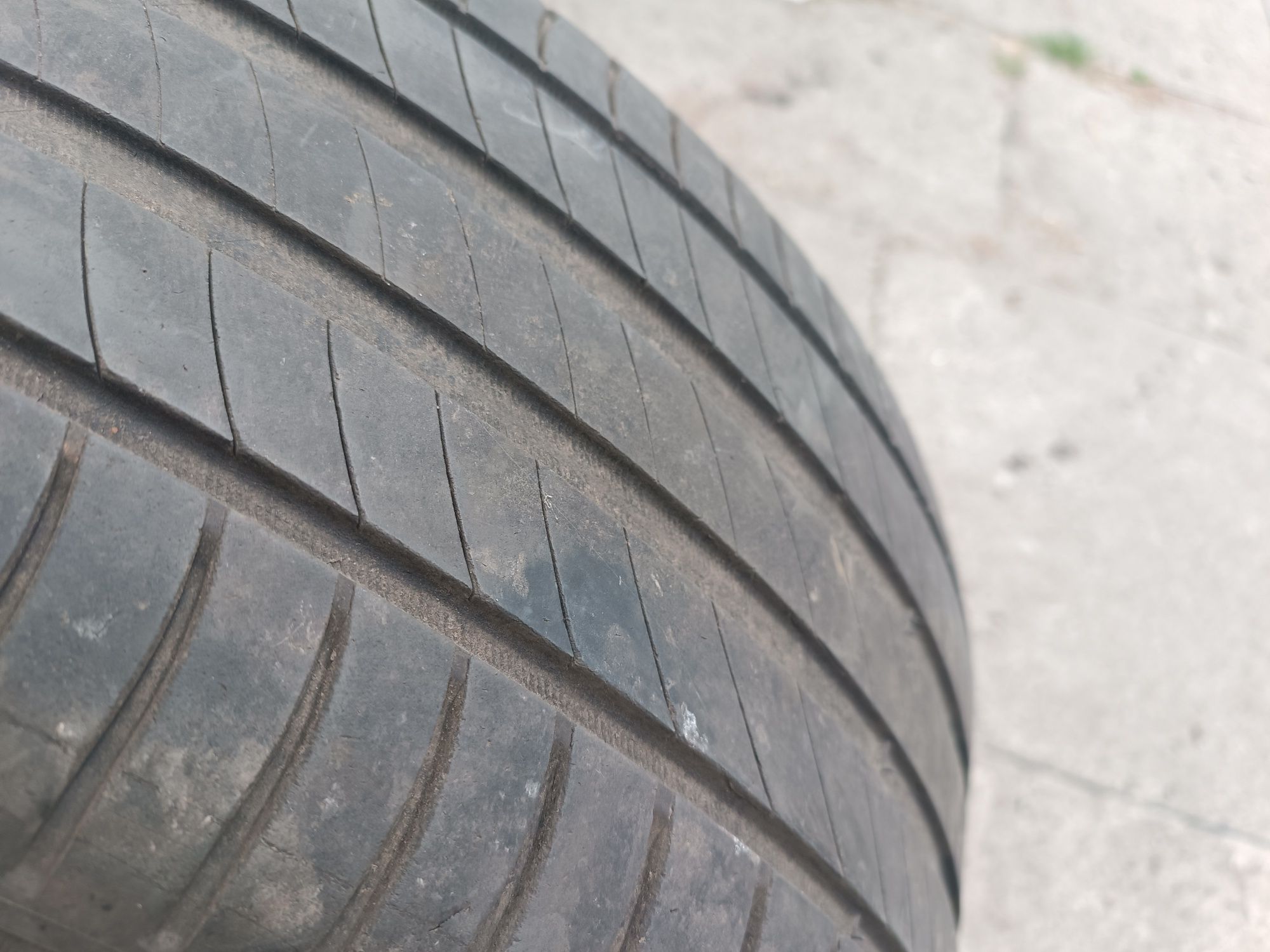 Літня шина MICHELIN 225/45R18 95W 1шт дефект