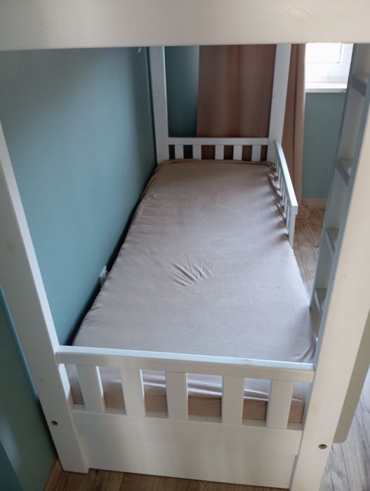 Piętrowe łóżko - domek