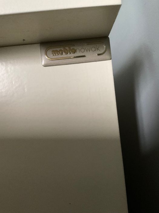 Zestaw sypialniany w stylu ludwikowskim. Łóżko plus dwie szafki