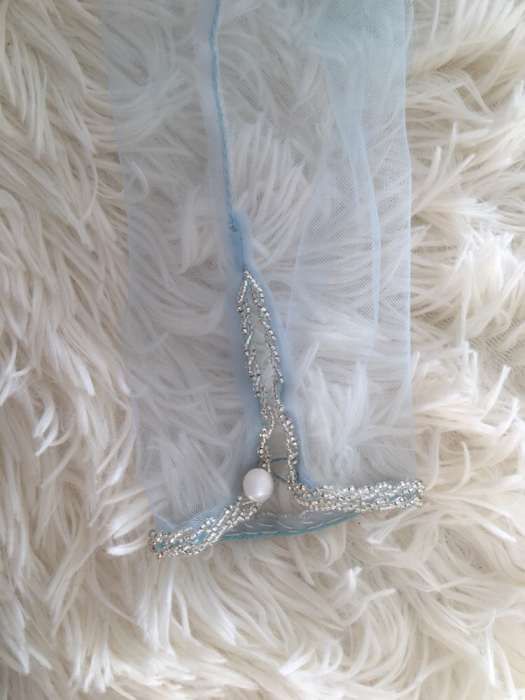 Дизайнерська весільна сукня біло-голуба з бісером вишитим вручну