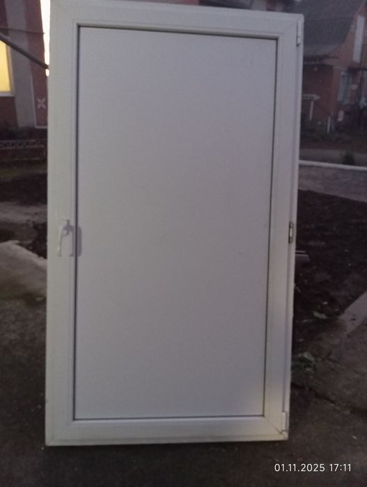 Продам пластикові двері