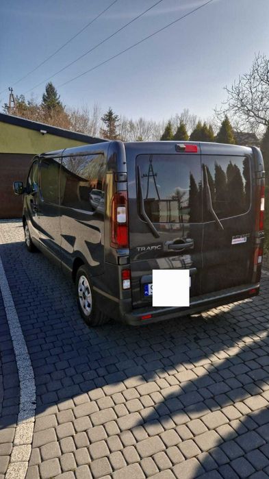 WYNAJEM BUSA - nowy Renault Trafic 8-osobowy