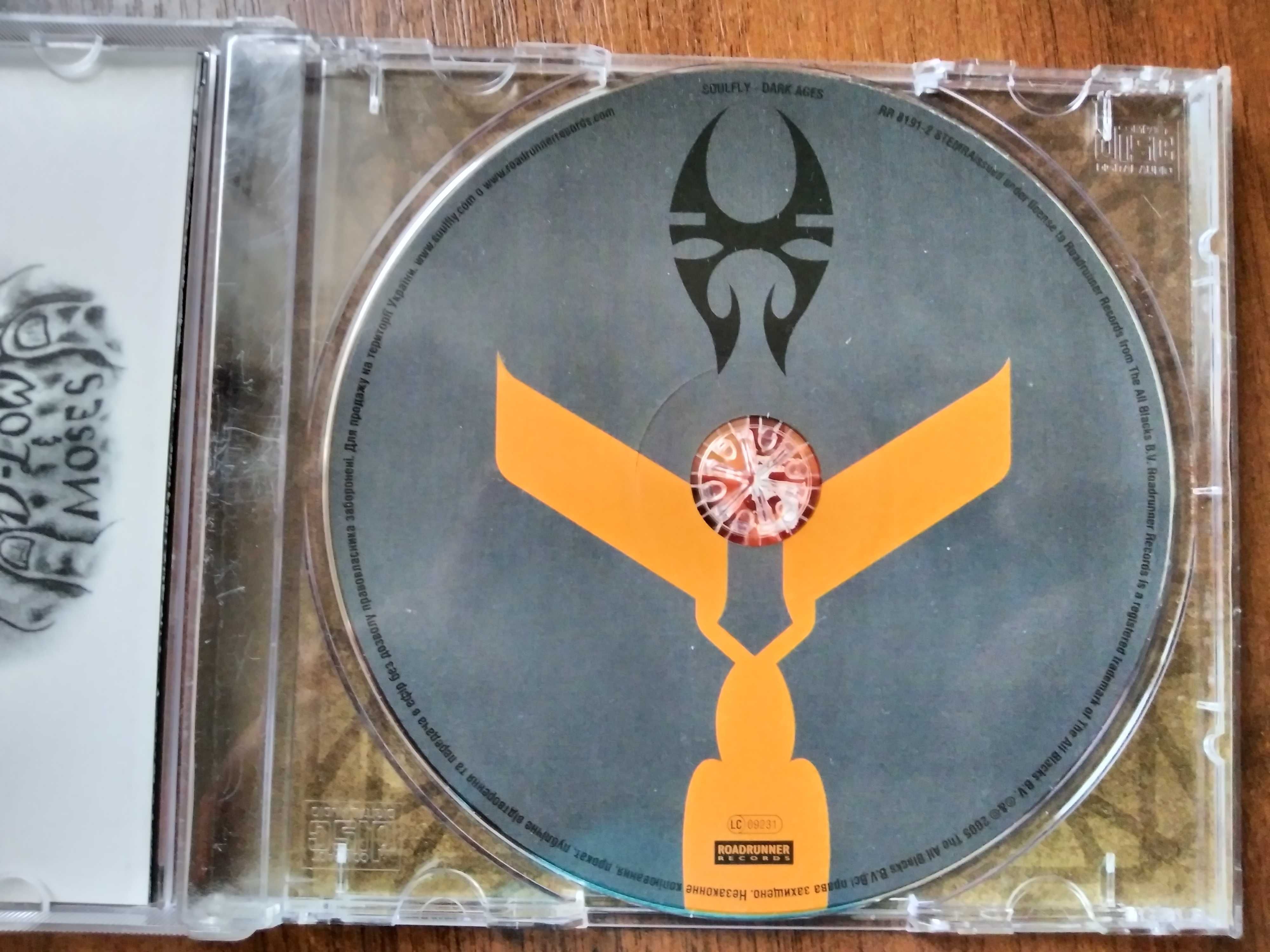 Soulfly – Dark Ages (2005), лиц. MOON Records,буклет-гармошка 10 стр.