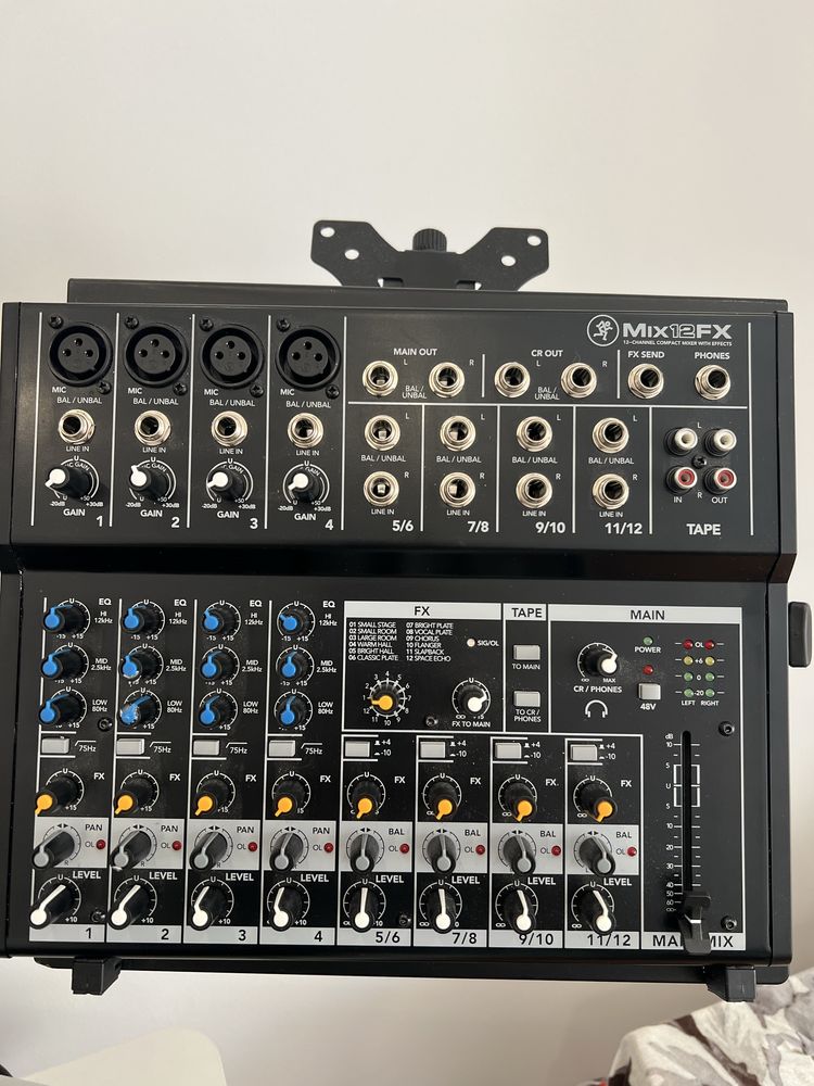 Mixer Mackie 12Fx /  [Nova]