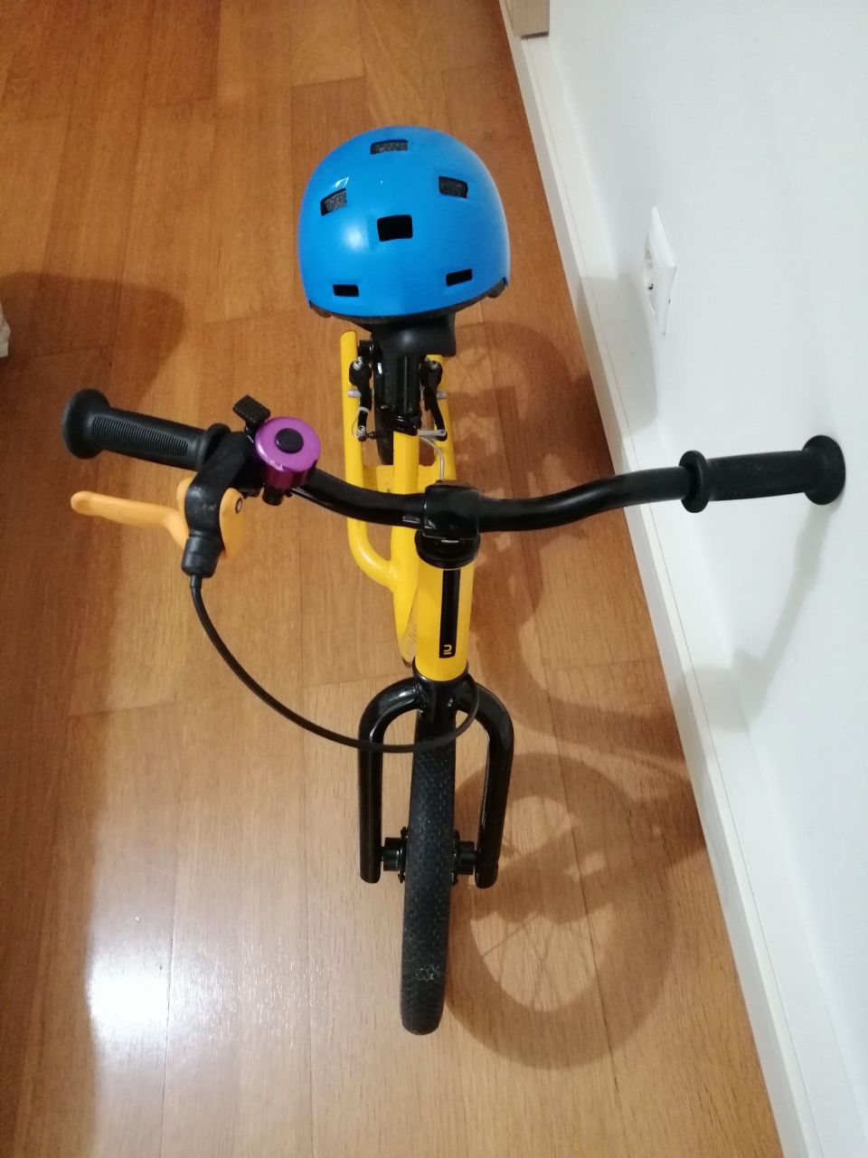 Bicicleta criança B'twin roda 12 (capacete+campainha)