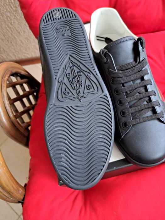 Кроссовки фирменные