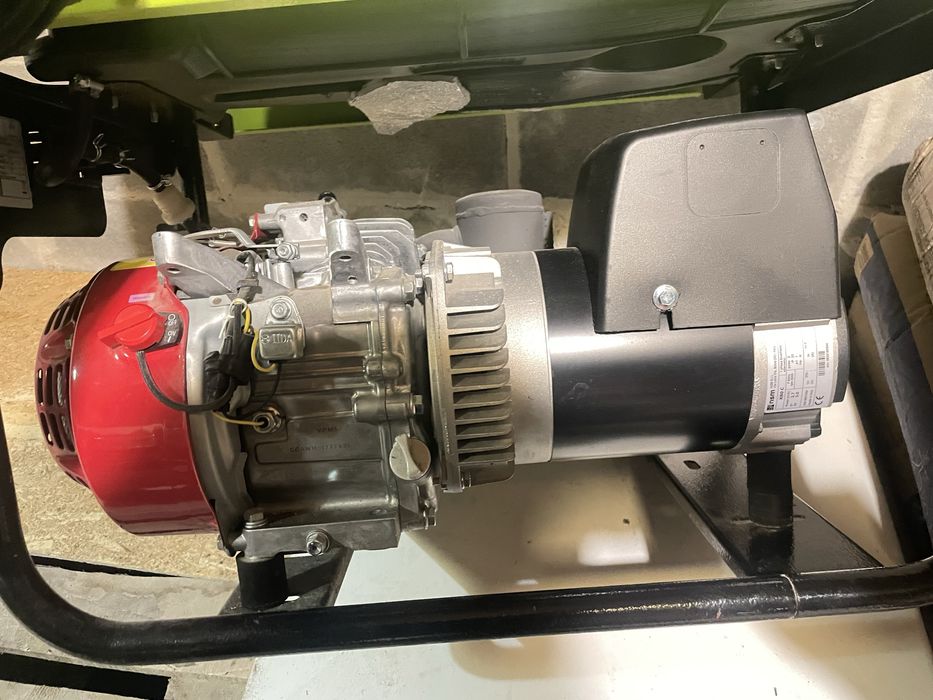 Продам італійський  генератор Pramac ES3000 Honda