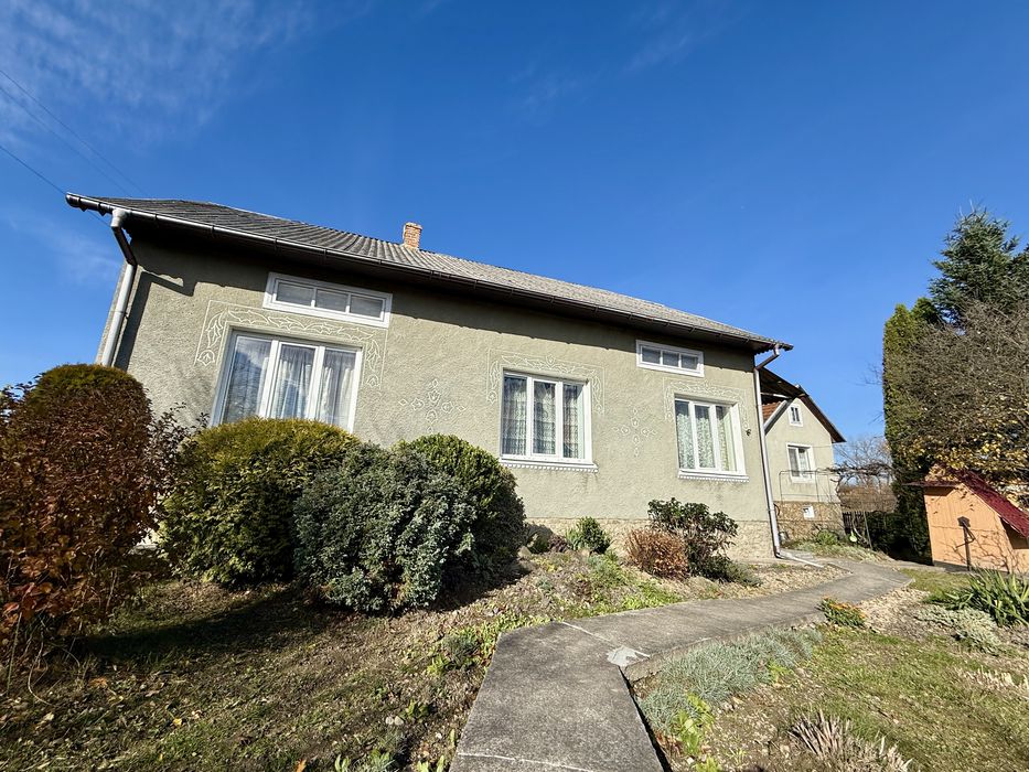 Продам будинок з великою територією