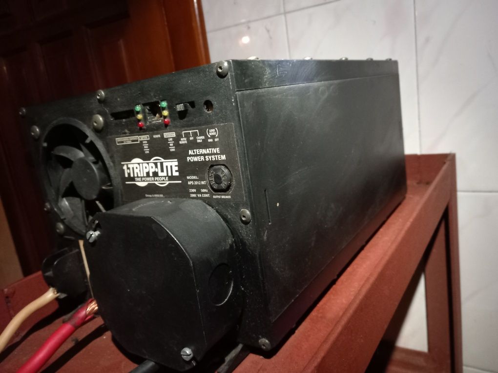 Инвертор Tripp Lite 2000W APS INT 12VDC 230V